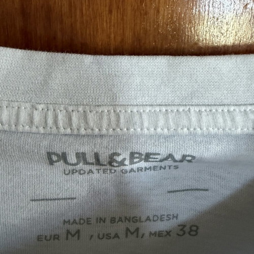 Pull & Bear t-shirt size M, white with front and back print