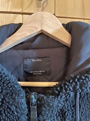 Shearling jacket new, size medium, black