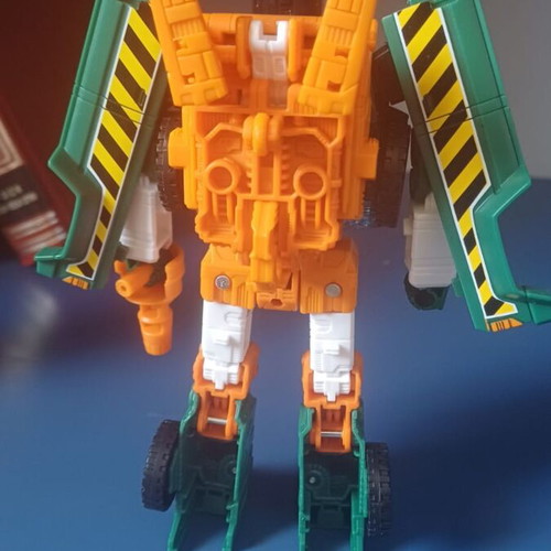 War for Cybertron Voyager and Deluxe class Autobots Grapple and Hoist figures like new