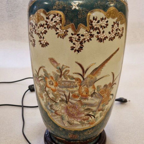 Vintage porcelain table lamp with oriental decoration, like new