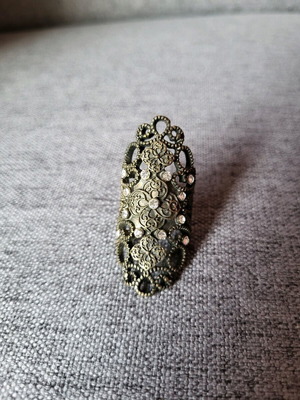 H & M ring with stones like new, brown and gold