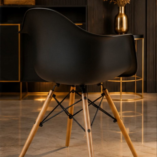 Designer Scandinavian Chair set of 6, black matte with wooden legs, like new