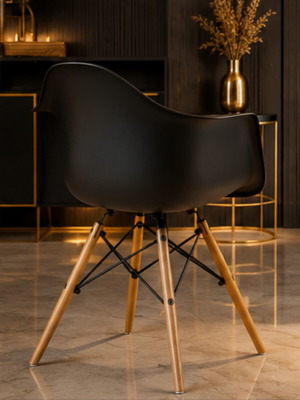 Designer Scandinavian καρέκλες σετ 6, μαύρο ματ με ξύλινα πόδια, σαν καινούργιο