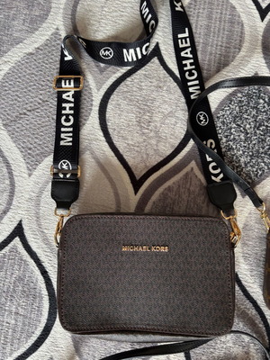 Michael Kors τσάντα χιαστί, καφέ