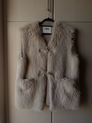 Zara fur vest beige–ecru like new, size M