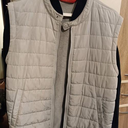 Sleeveless jacket like new, size M