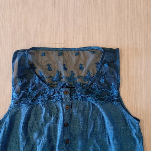 Mine women's top size M like new, petrol green