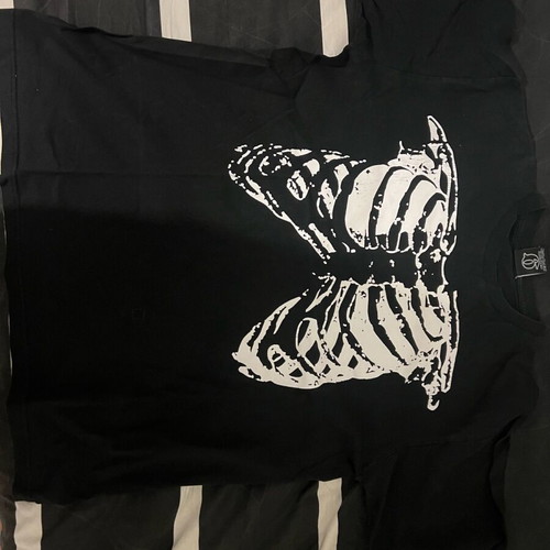 Famous 06 T-shirt used, size large, black cut-sleeve
