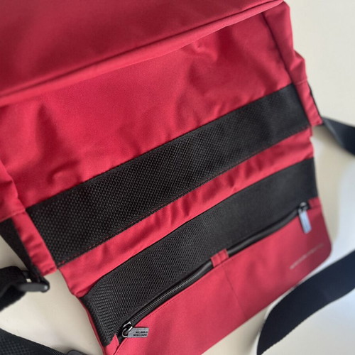 United Colors of Benetton crossbody bag like new, black and red