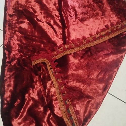 Vintage red velvet tablecloth used, 140×210 cm