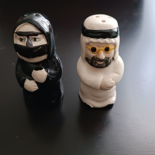 Salt and pepper shakers with traditional Arabian attire, new