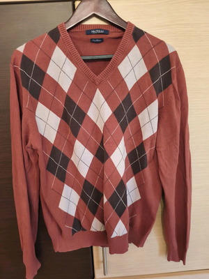Mc Kinley men's sweater like new with V-neck and argyle pattern