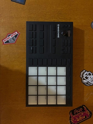 Native Instruments Maschine Mikro mk3 σαν καινούργιο με θήκη προστασίας