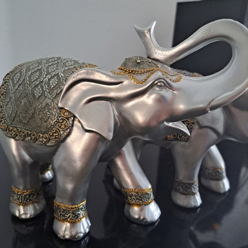 Two Indian decorative elephants like new