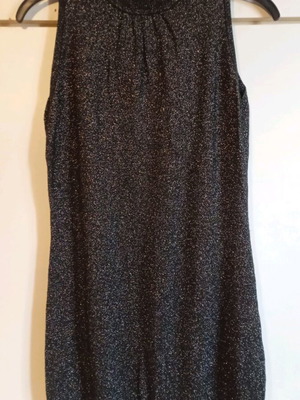 Women's sleeveless turtleneck like new, black with metallic thread