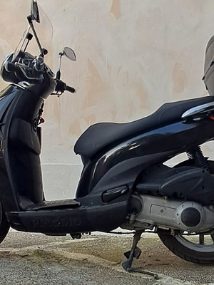 Piaggio Carnaby 300 Cruiser 2014 scooter like new, black
