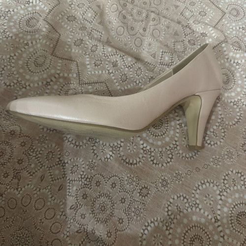Wall Street beige pumps size 36 like new