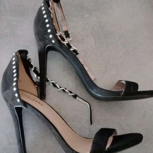 Black sandals like new with chain, size 40