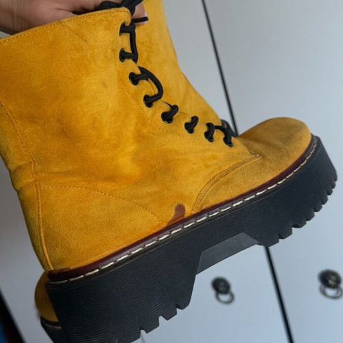 Boots size 40 like new, yellow orange