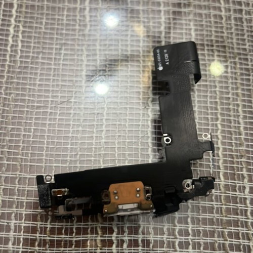 IPhone 13 Charging Port like new, genuine replacement