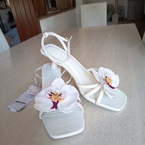 Bershka white sandals size 38, heel height 5.5 cm