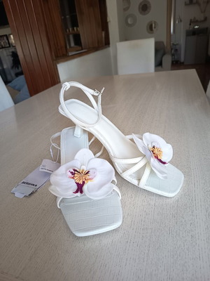 Bershka white sandals size 38, heel height 5.5 cm