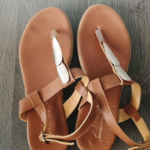 Amelia leather sandals size 39 like new, tan with gold details