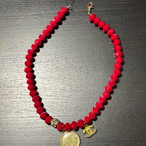 Necklace with red beads and gold-tone pendant with pearls like new