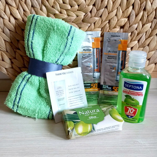 Unisex summer skincare set new with sunscreen and gifts