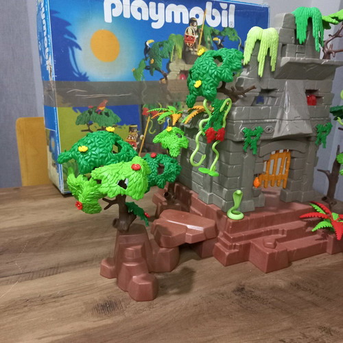 Playmobil 3015 Jungle Temple playset