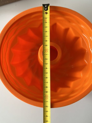 Round silicone cake mold orange like new