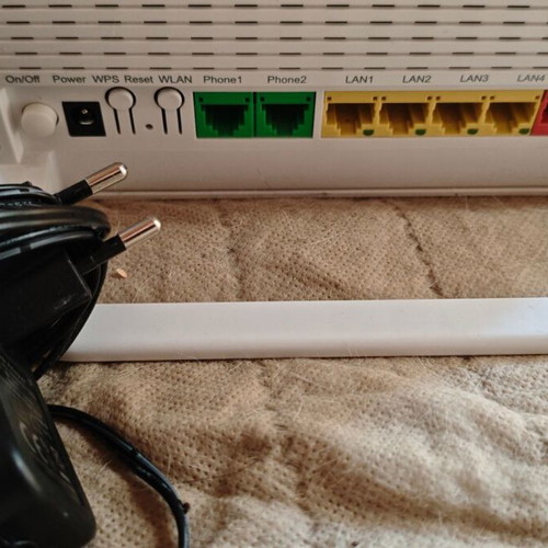 Vodafone ZTE ZXHN H268Q Router lightly used with power adapter