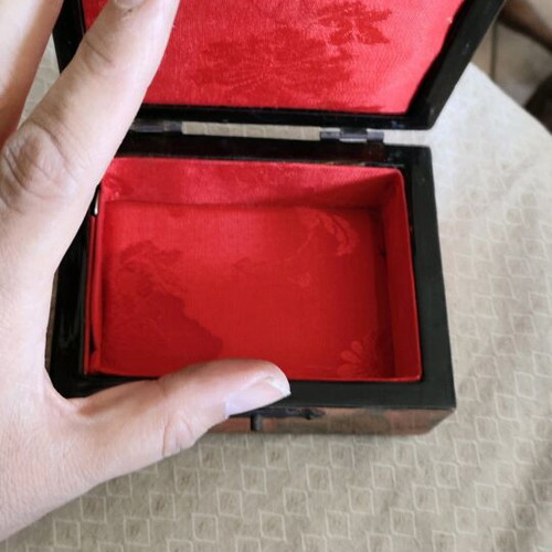 Jewelry box small vintage like new