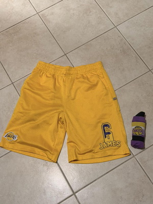 Lakers james6 shorts like new with gift socks