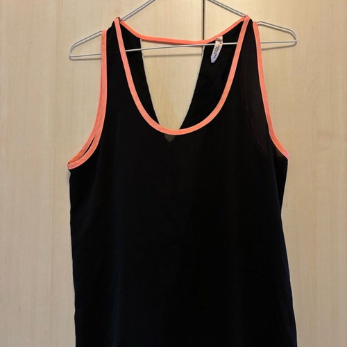 T-shirt like new, size S/M, black and pink