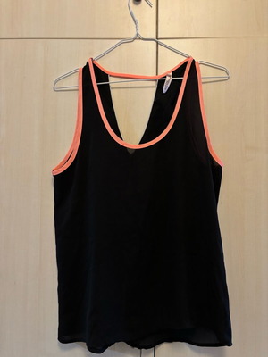 T-shirt like new, size S/M, black and pink