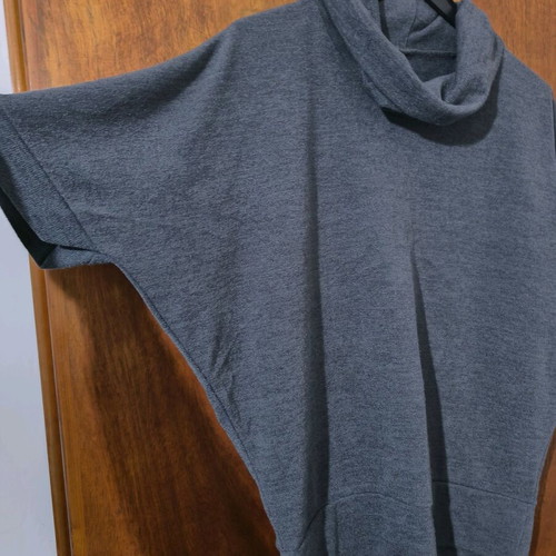 Wool short-sleeve turtleneck like new, size M, gray with wide fit