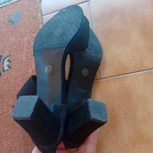 Black high heel shoes like new, size 42