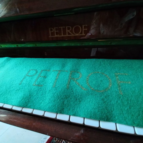 Πιάνο Petrof μεταχειρισμένο σε άριστη κατάσταση