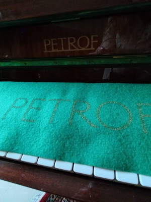 Πιάνο Petrof μεταχειρισμένο σε άριστη κατάσταση