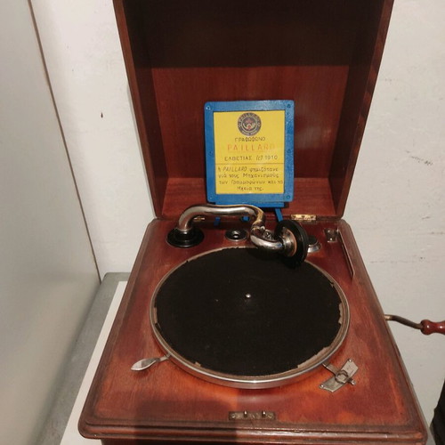 Gramophone from 1910 like new in excellent condition