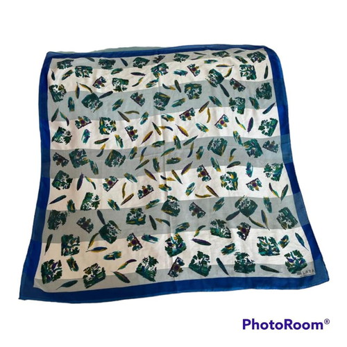 Lara per Manlio Bonetti scarf used with birds and feathers, Italian