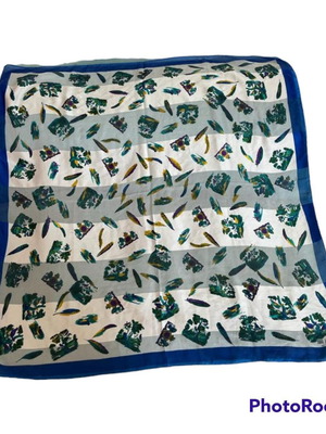 Lara per Manlio Bonetti scarf used with birds and feathers, Italian