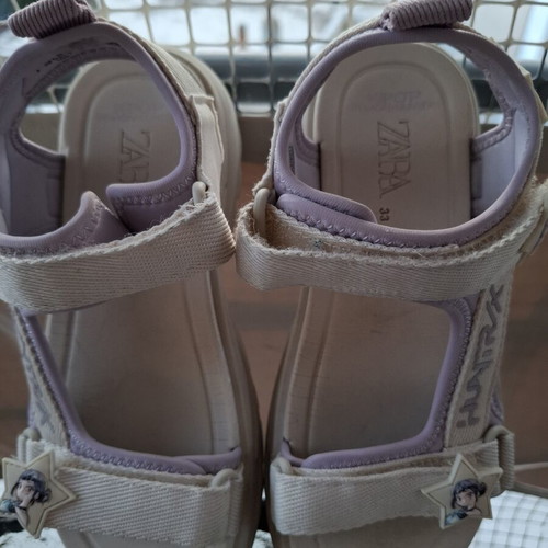 Zara K Pop Demon Hunters girls sandals like new, size 33, white and grey