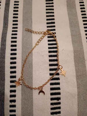 Bracelet with stars and moon in gold tone with large adjustment