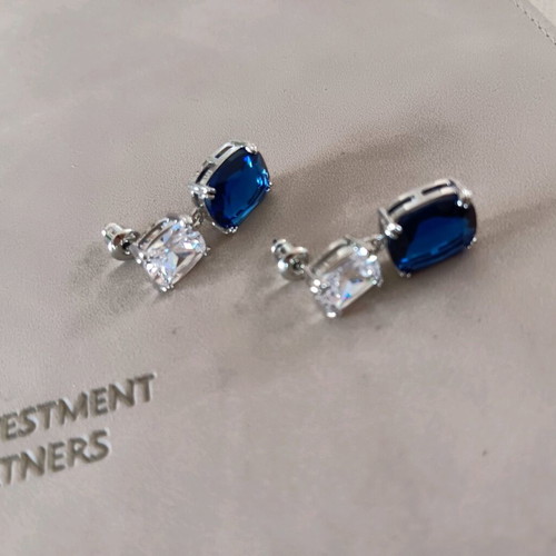 Silver jewelry set with blue polyhedral zirconia new