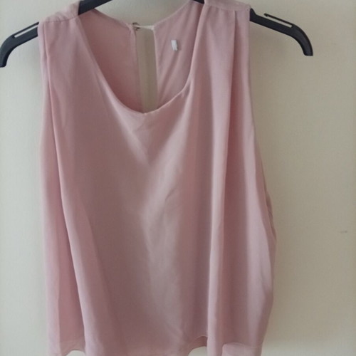 H&M t-shirt like new, pink apple color, size S