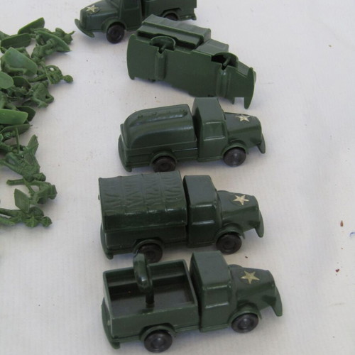 Vintage 1/72 military figures and vehicles, 125 pieces, used, 1980s