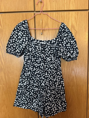 H&M romper like new, size M, black and white