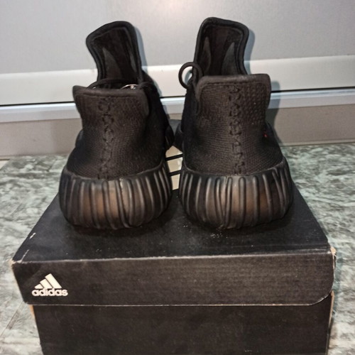 Adidas Yeezy Bred sneakers size 43 like new, black